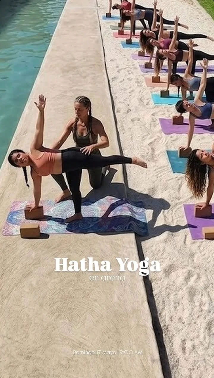 Hatha yoga en arena